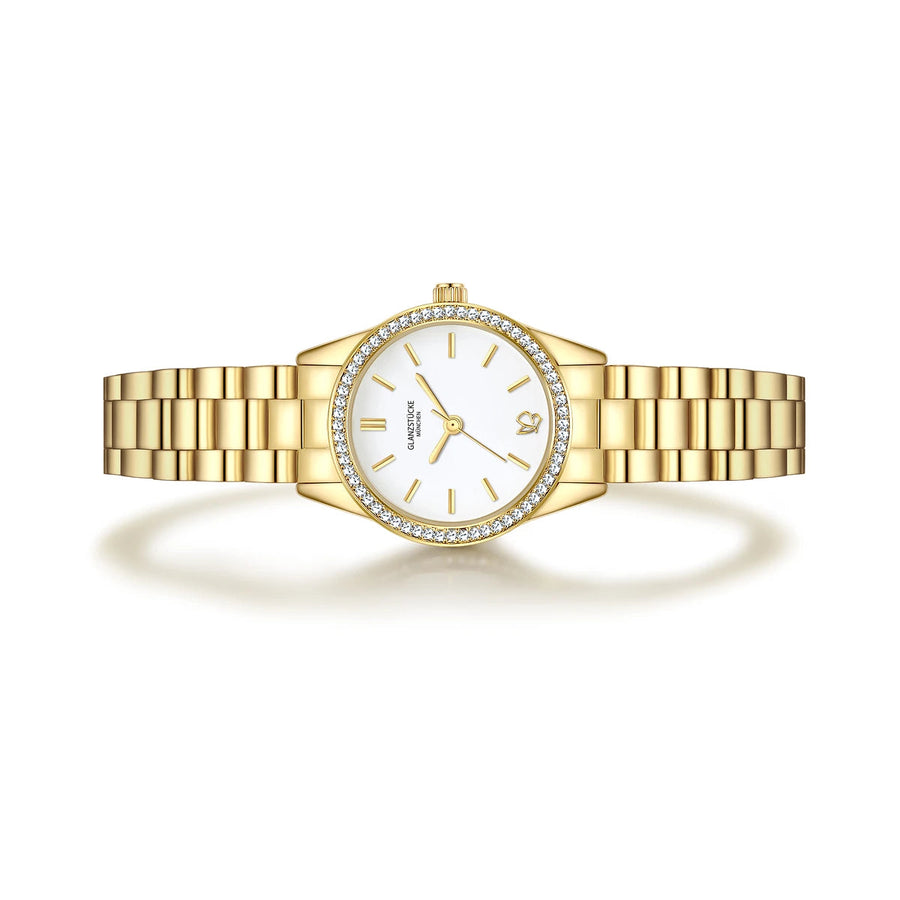 Goldfarbene Armbanduhr mit hellem rundem Zifferblatt.
